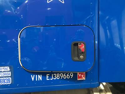 Kenworth T680 Sleeper Door