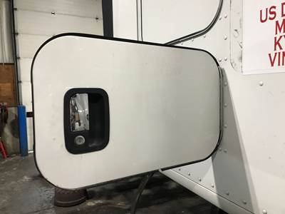 Kenworth T680 Sleeper Door