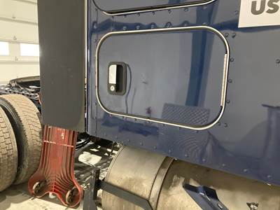 Kenworth T680 Sleeper Door