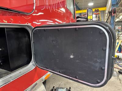 Kenworth T680 Sleeper Door