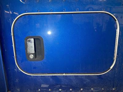 Kenworth T680 Sleeper Door