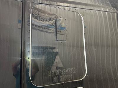 Kenworth T680 Sleeper Door