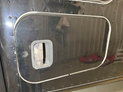 Kenworth T680 Sleeper Door
