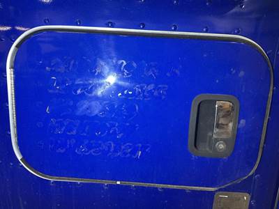 Kenworth T680 Sleeper Door