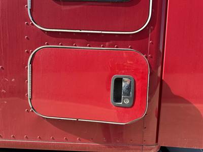 Kenworth T680 Sleeper Door