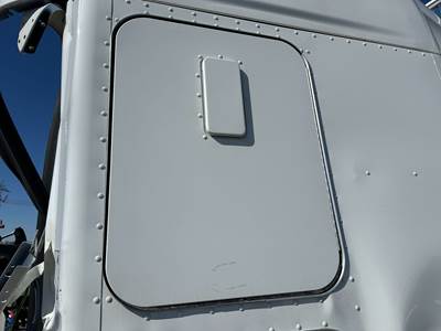 Kenworth T680 Sleeper Door
