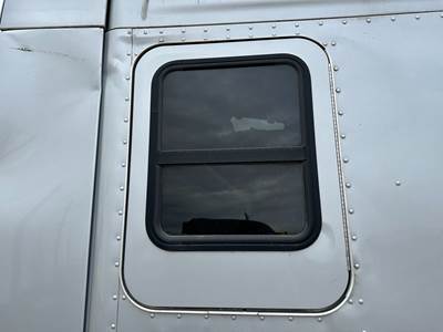 Kenworth T680 Sleeper Door