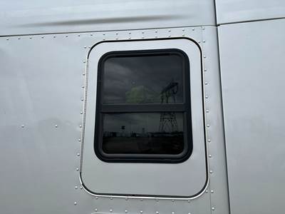 Kenworth T680 Sleeper Door