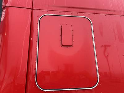 Kenworth T680 Sleeper Door