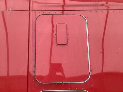 Kenworth T680 Sleeper Door