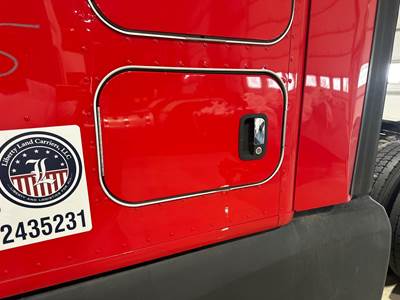 Kenworth T680 Sleeper Door