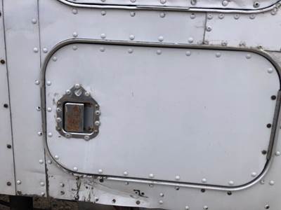 Kenworth T800 Sleeper Door