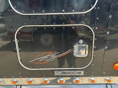 Kenworth T800 Sleeper Door