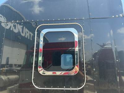 Kenworth T800 Sleeper Door