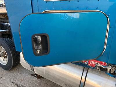Kenworth T880 Sleeper Door