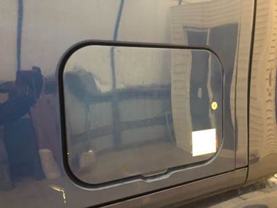 Peterbilt 587 Sleeper Door