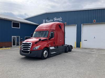 Freightliner Cascadia 126 Sleeper Semi Truck - Detroit 455HP