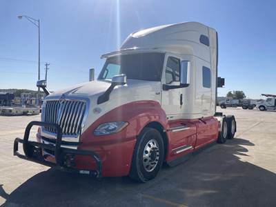 International LT Sleeper Semi Truck - Mid Roof Sleeper, Cummins 450HP
