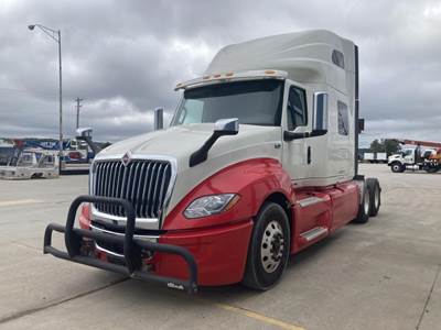International LT Sleeper Semi Truck - Mid Roof Sleeper, Cummins 450HP