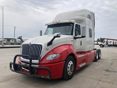 International LT Sleeper Semi Truck - Mid Roof Sleeper, Cummins 450HP