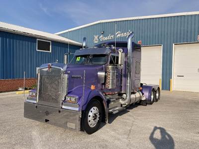 Kenworth W900B Sleeper Semi Truck - Caterpillar 475HP, 13 Speed Manual