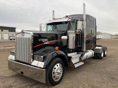 Kenworth W900L Sleeper Semi Truck - 62" Mid Roof Sleeper, Caterpillar 550HP