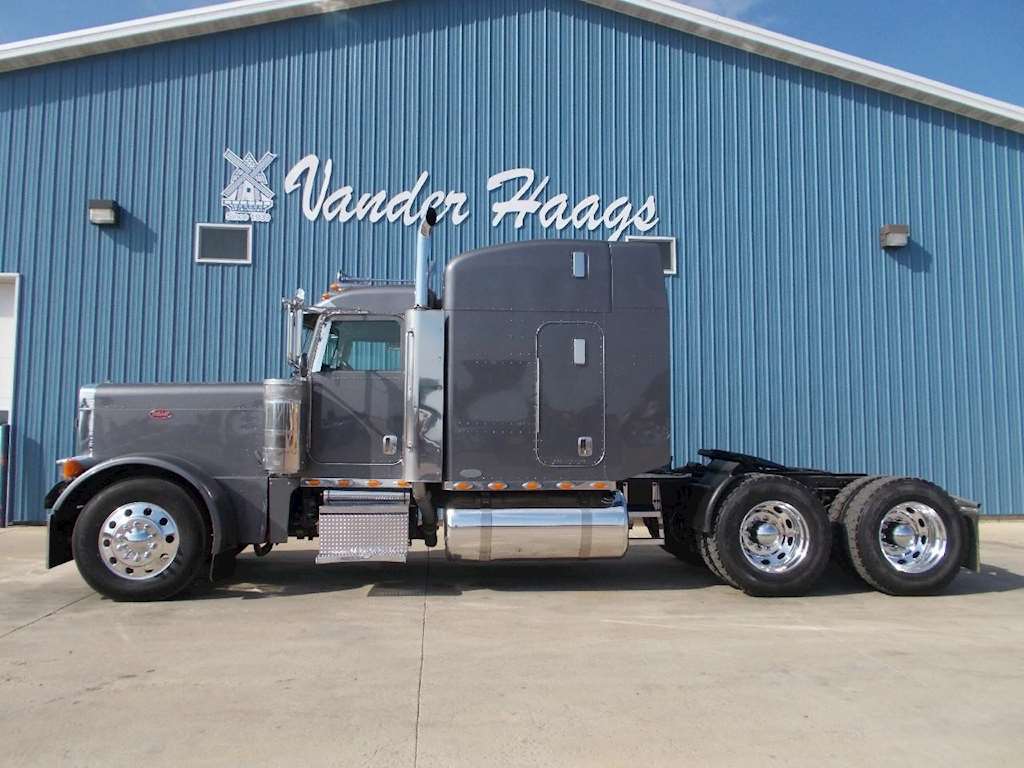 2006 Peterbilt 379 Sleeper Truck For Sale Kansas City, MO 06PB061
