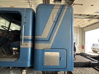 Freightliner FLD120 Sleeper