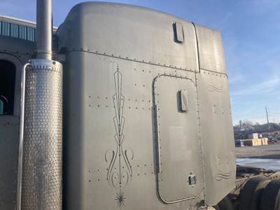 Peterbilt 377 Sleeper