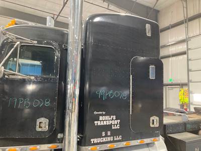 Peterbilt 379 Sleeper