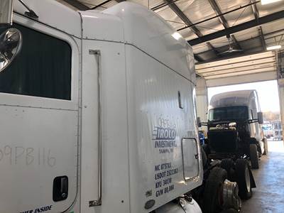 Peterbilt 386 Sleeper