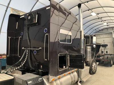 Peterbilt 389 Sleeper