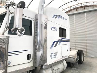 Peterbilt 389 Sleeper