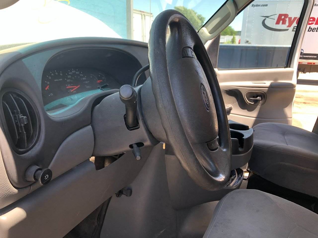 2006 Ford E350 Steering Column for a Ford E350 Cube Van For Sale Des