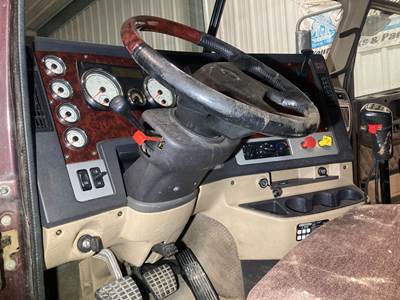 Freightliner Coronado 122 SD Steering Column for a Freightliner 122SD