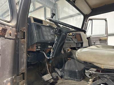 International 7100 Steering Column