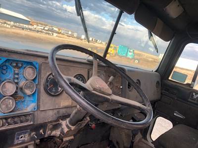 International 9300 Steering Column