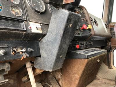 International 9300 Steering Column