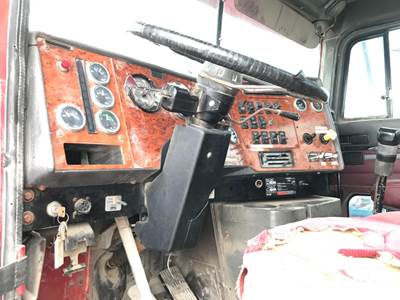International 9300 Steering Column