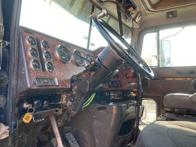 International 9400 Steering Column