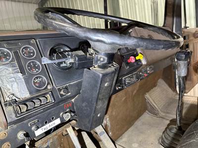 International 9400 Steering Column