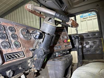 International 9400 Steering Column