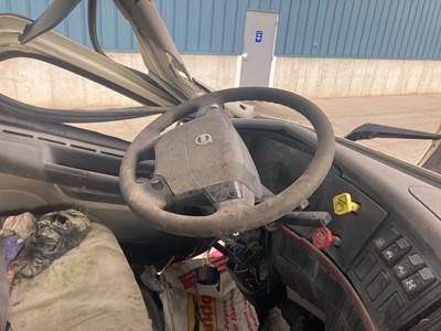 Volvo VNL Steering Column