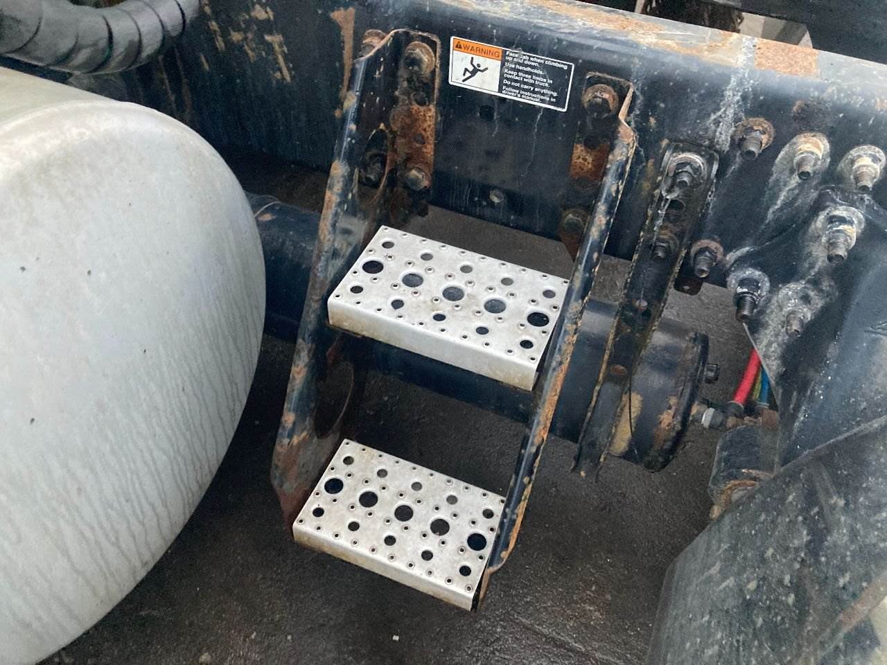 Freightliner Cascadia Fairing Step Driver Side Front Fairing Step Panel ...