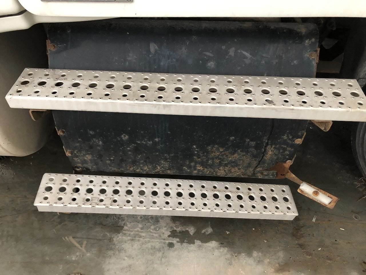 Freightliner Cascadia Fairing Step Driver Side Front Fairing Step Panel ...
