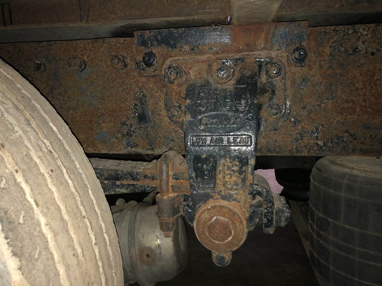 2001 Peterbilt LOW AIR LEAF Suspension for a Peterbilt 379 For Sale