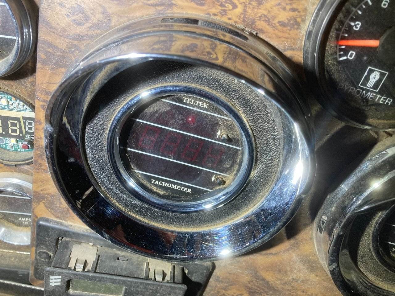 1999 Kenworth T600 Tachometer For Sale Sioux Falls, SD 25155119