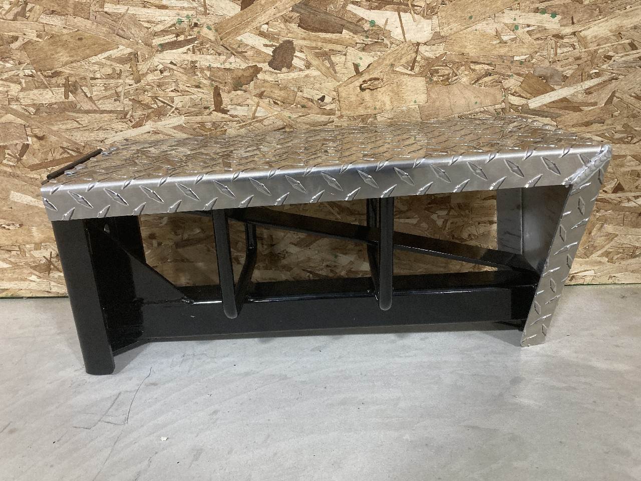 2023 Tire Chain Hanger for a Freightliner Truck For Sale Winimac, IN