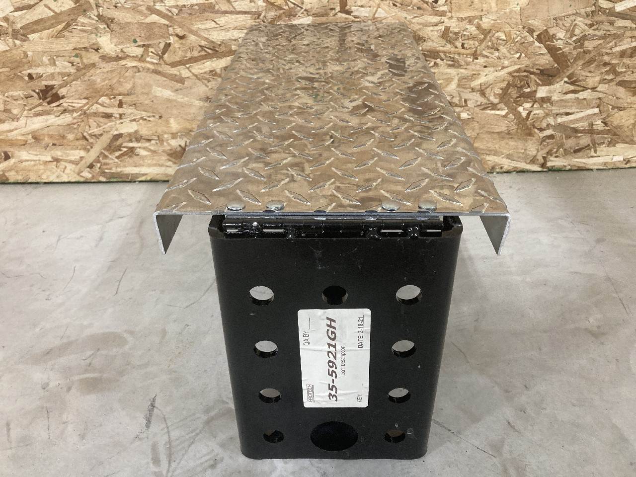 2023 Tire Chain Hanger for a Freightliner Truck For Sale Winimac, IN