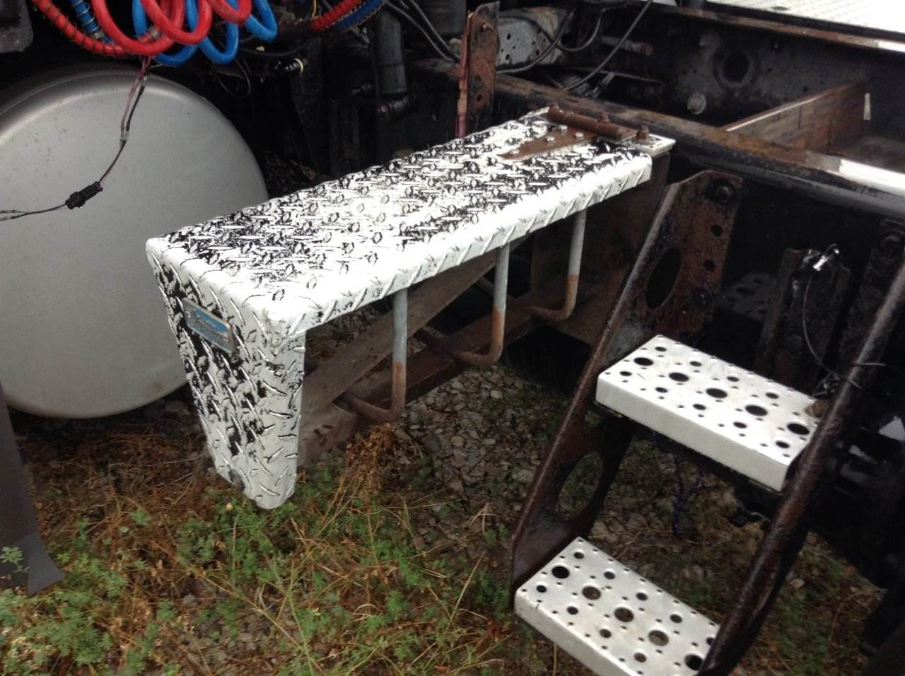 2012 ANY Tire Chain Hanger for a Freightliner Cascadia For Sale Des